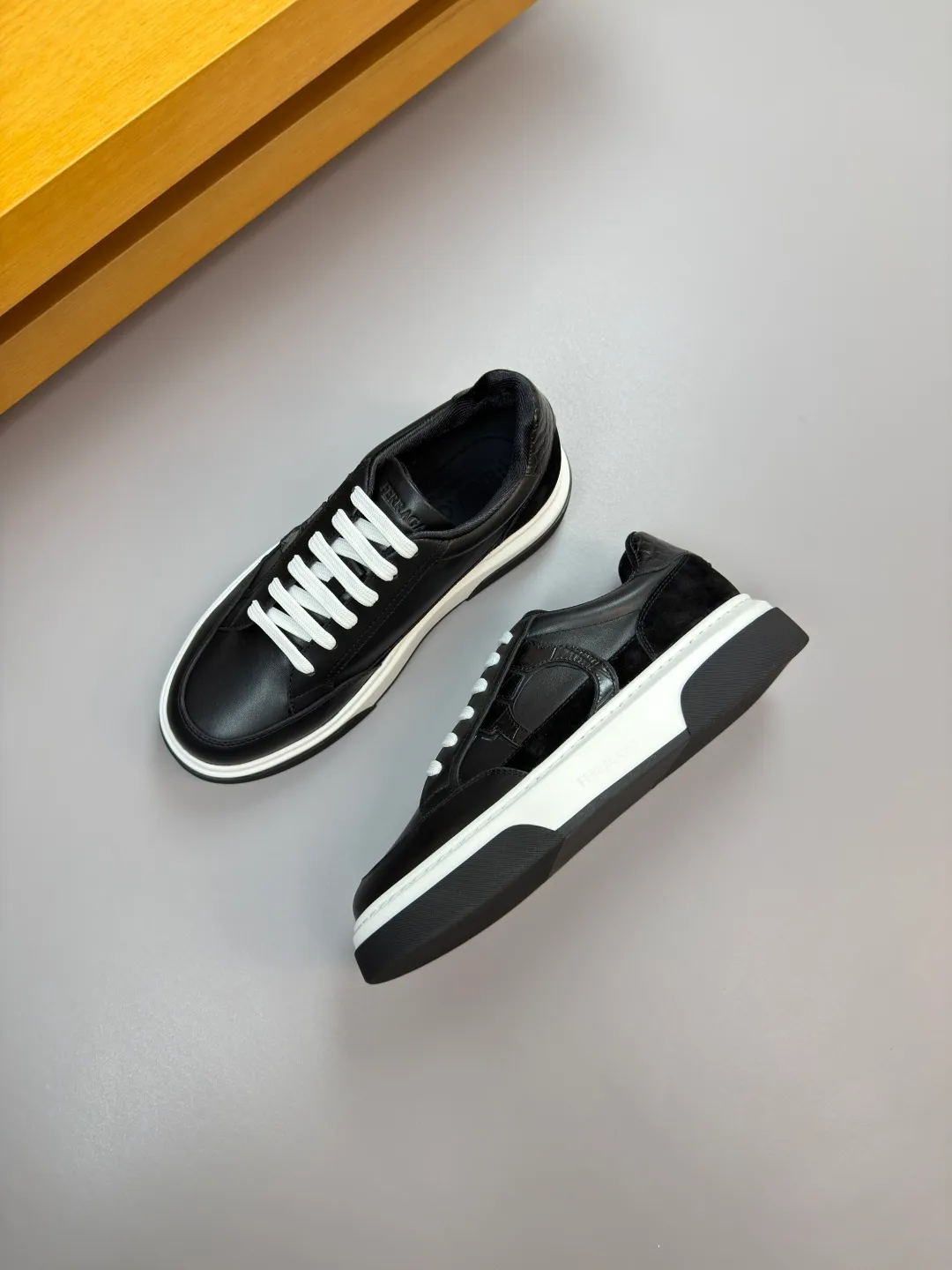 Men's men's shoes 💰440 [New style] 🏃‍♂️🏃‍♂️[Ferragamo] Ferragamo - High-end quality original order·Casual sports shoes -Upper: 🔝Nappa calfskin, suede calfskin, shoe body. Sewing brand totem, tongue air pressure brand logo -Inner: water-dyed cowhide -Outsole: ultra-light TPU foam rubber; molded outsole -Ultra-high quality control and fine workmanship: outstanding (high-end, extravagance, grade) -Size: 38-45 (46, can be customized)